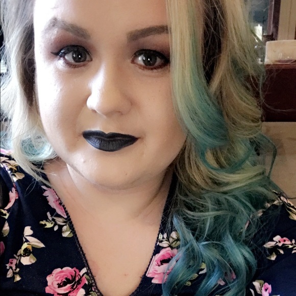 Meet your Posher, Ashlee - Picture 3 of 3